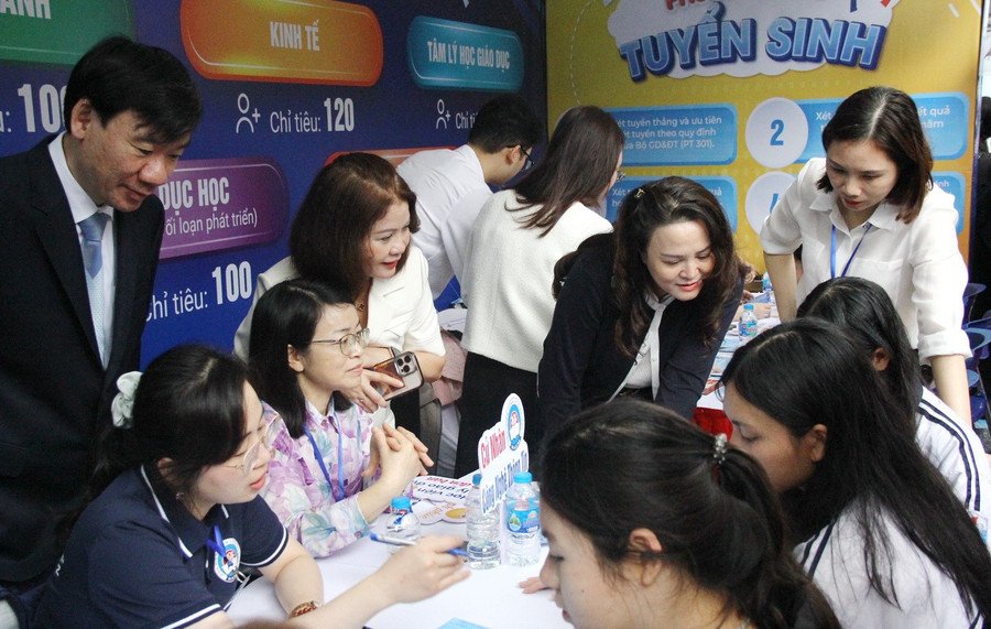 Nhiều cơ sở giáo dục đại học mở rộng tổ hợp và phương thức xét tuyển