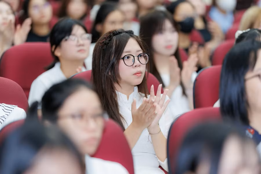 Đổi mới quản trị giáo dục phải đặt con người ở trung tâm