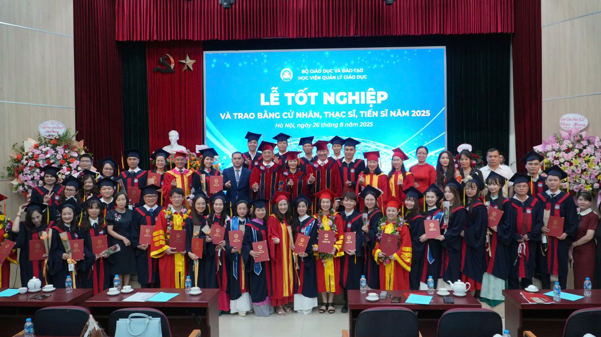 Lễ Trao bằng tốt nghiệp cử nhân, thạc sĩ, tiến sĩ năm 2025