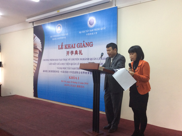 GS.TSKH Nguyễn Mạnh Hùng - PGĐ Phụ trách Học viện  đọc diễn văn và tuyên bố khai giảng