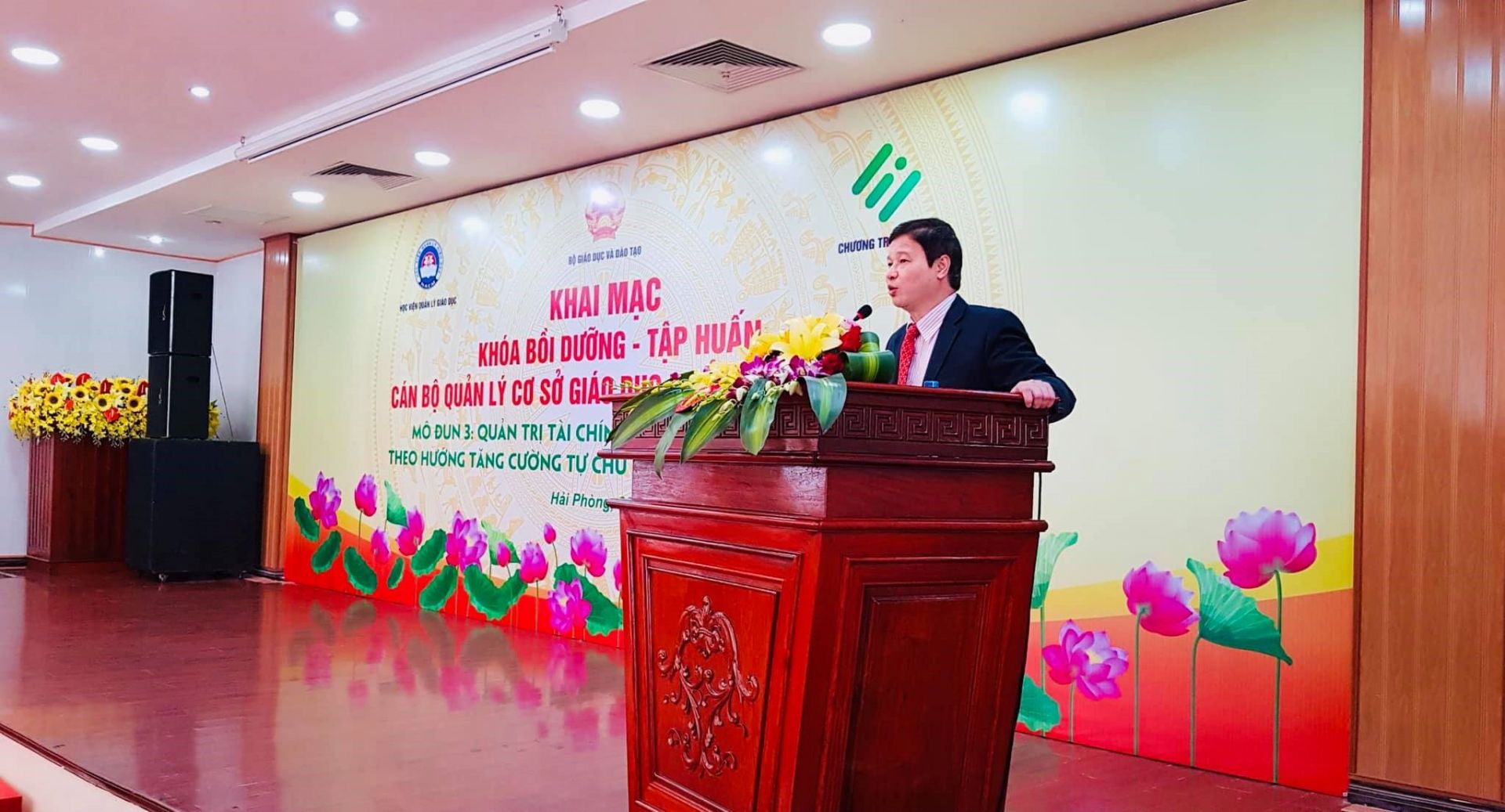 GS.TS Phạm Quang Trung, Giám đốc Học viện Quản lý giáo dục phát biểu khai mạc đợt bồi dưỡng