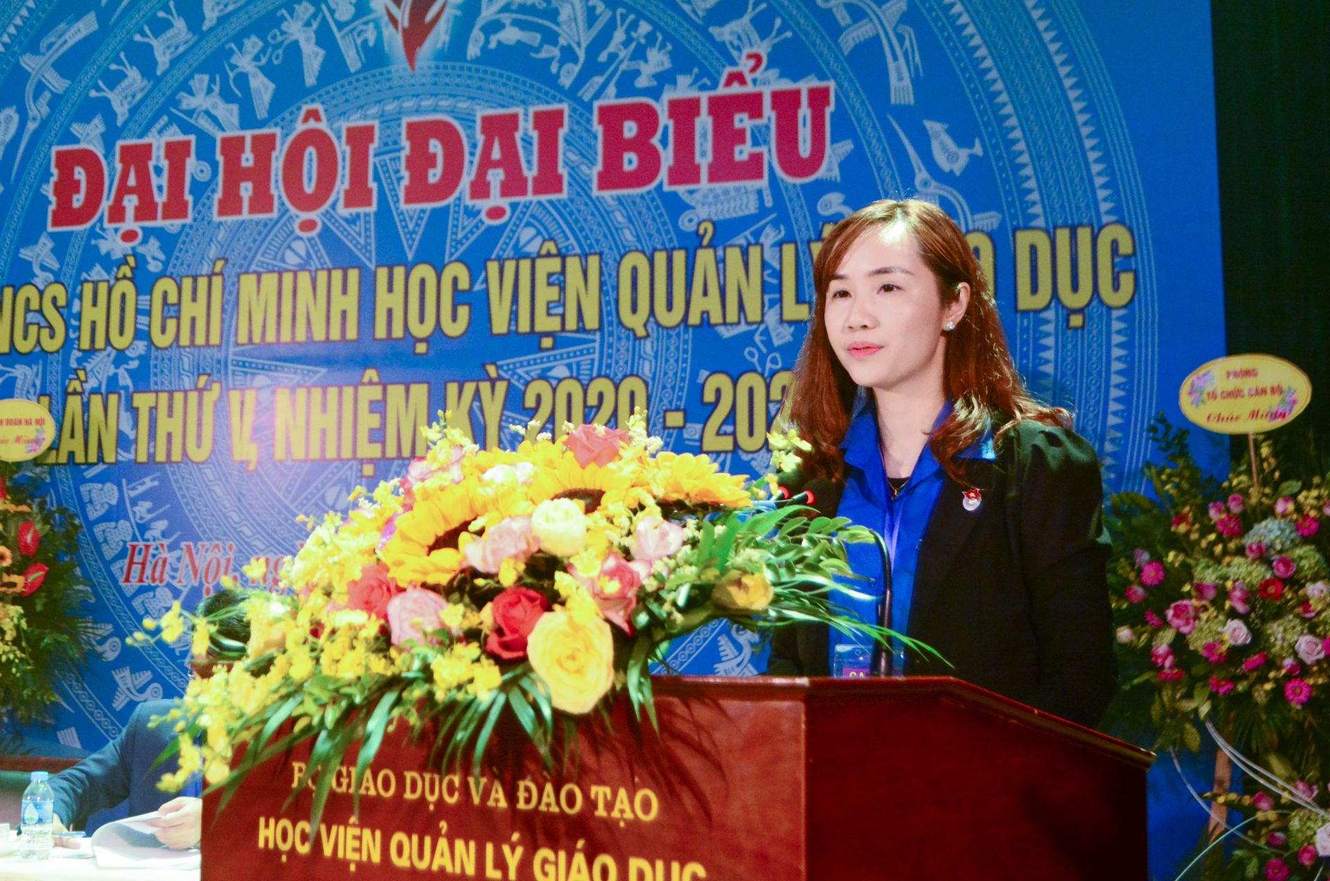 Đ/c Nguyễn Thị Loan, Bí thư Đoàn Thanh niên Học viện nhiệm kỳ 2017-2020 trình bày báo cáo kết quả công tác đoàn và phong trào thanh niên giai đoạn 2017-2020