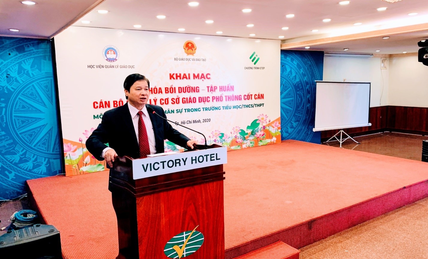 GS.TS Phạm Quang Trung, Giám đốc Học viện Quản lý giáo dục phát biểu khai mạc chương trình bồi dưỡng